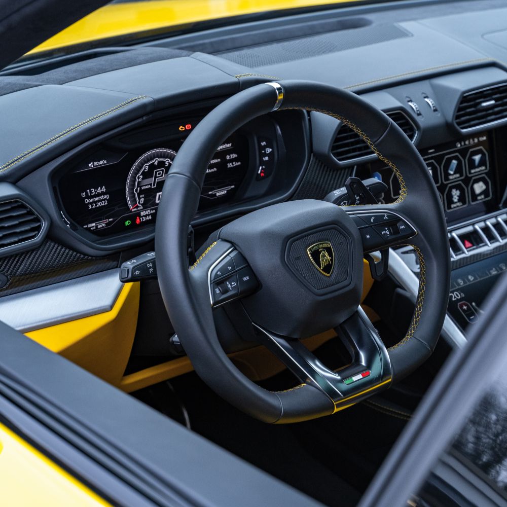 lamborghini-urus-fahrzeugakte-hs5t7z-34-1000x1000-18