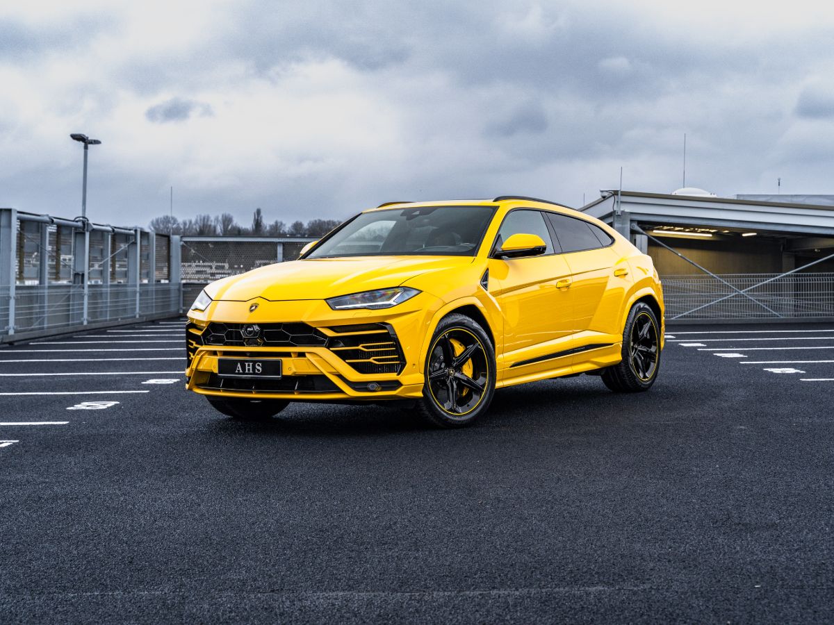 lamborghini-urus-fahrzeugakte-hs5t7z-34-1200x900-02